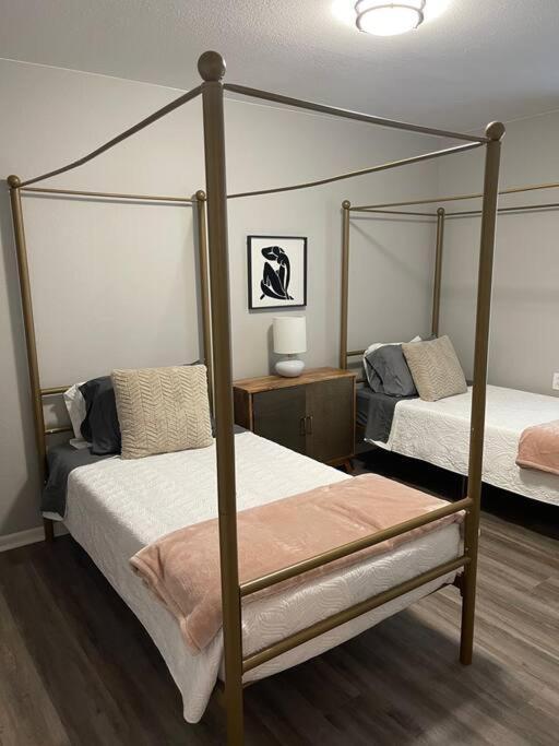 The Irene - 2 Bedroom Apt In Quilt Town, Usa Hamilton ภายนอก รูปภาพ