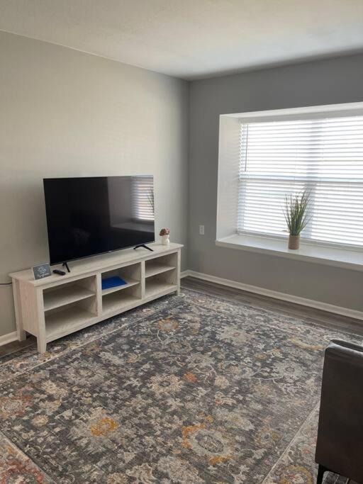 The Irene - 2 Bedroom Apt In Quilt Town, Usa Hamilton ภายนอก รูปภาพ